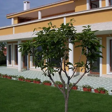 Bg Club House * Bjala